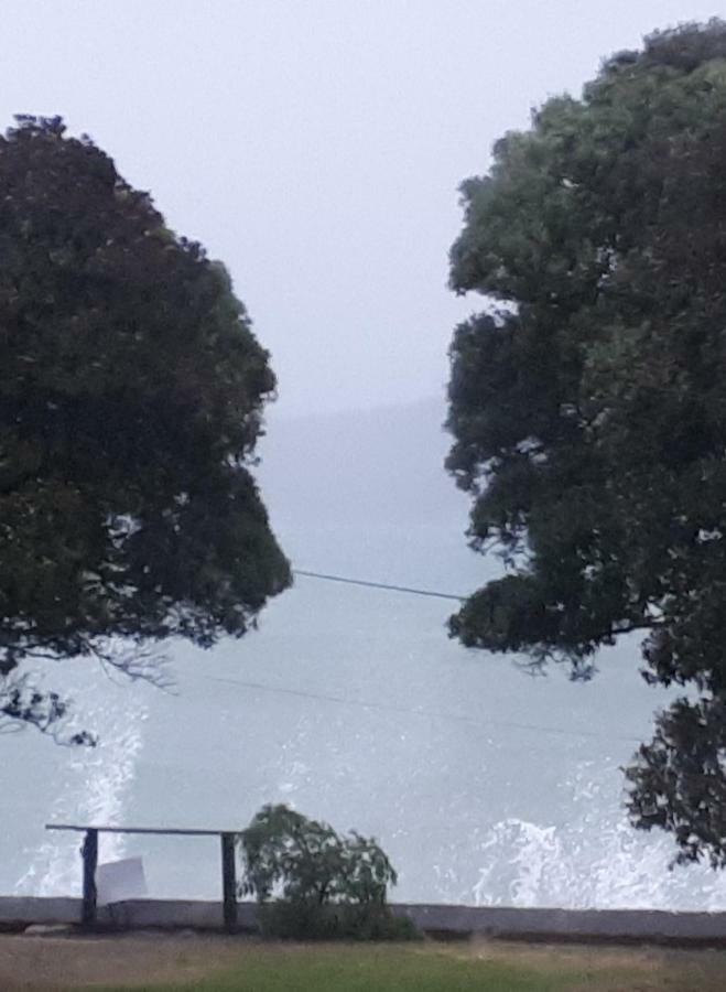 Brony'S Beachfront-Short And Long Term Stays Porirua Exterior foto
